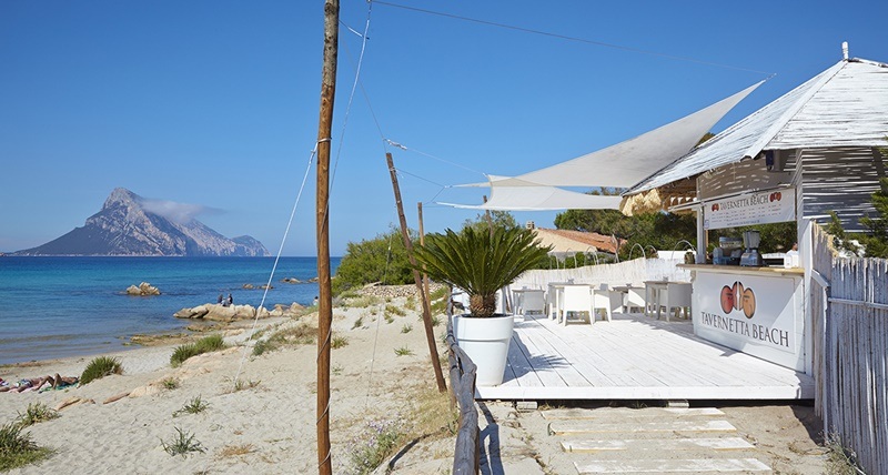 nuovo-chiosco-bar-sulla-spiaggia-di-porto-taverna